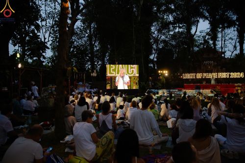 ภาพ No.156432:วัดพุทธบาหลีและวัดพระธรรมกาย จัดปฏิบัติธรรมนานาชาติ 1,151 คนจาก 78 ประเทศ ใน "วันสันติภาพสากล" ณ บาหลี อินโดนีเซีย วันเสาร์ที่ 21 กันยายน พ.ศ. 2567 เวลา 16.00-21.00 น. ณ พิพิธภัณฑ์ ARMA เมืองอูบุด จังหวัดบาหลี ประเทศอินโดนีเซีย
