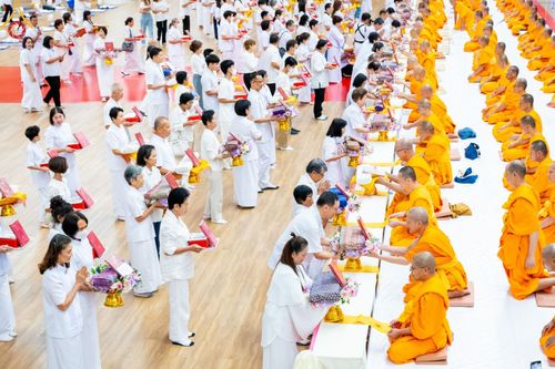 ภาพ No.138851:พิธีถวายกองทุนสนับสนุน การสร้างพระไตรปิฎกฉบับธรรมชัย และอนุรักษ์คัมภีร์ใบลาน น้อมบูชาธรรมหลวงพ่อธัมมชโย 80 ปี ณ ห้องแก้วสารพัดนึก 2 วัดพระธรรมกาย วันเสาร์ที่ 1 มิถุนายน พศ. 2567