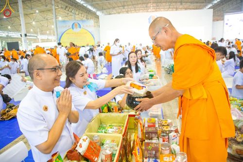 ภาพ No.205905:พิธีตักบาตร และ พิธีบูชาข้าวพระ ในวันอาทิตย์ต้นเดือน 2 กุมภาพันธ์ พ.ศ. 2568 ณ สภาธรรมกายสากล วัดพระธรรมกาย