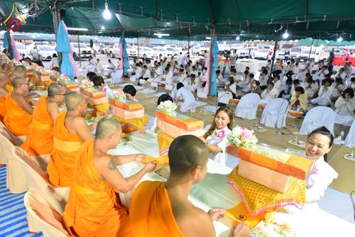 ภาพ No.301051:วันที่ 23 มกราคม พ.ศ. 2569 พิธีถวายภัตตาหารเป็นสังฆทาน แด่พระธรรมยาตรา ณ อนุสรณ์สถานบางปลา วัดบางปลา อำเภอบางเลน จังหวัดนครปฐม ในโครงการธรรมยาตรา กตัญญูบูชา มหาปูชนียาจารย์ พระมงคลเทพมุนี(สด จนฺทสโร) พระผู้ปราบมาร อนุสรณ์สถาน 7 แห่ง ปีที่ 14