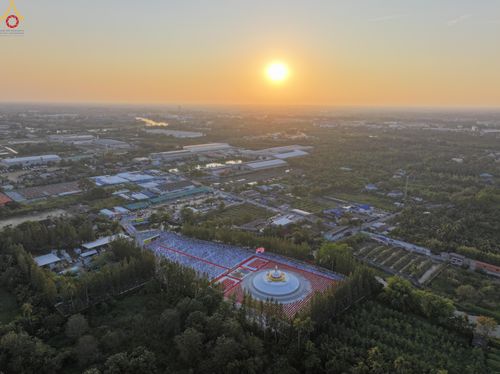 ภาพ No.292048:วันที่ 10 มกราคม พ.ศ. 2569 พิธีจุดประทีปถวายเป็นพุทธบูชา และบูชาธรรมมหาปูชนียาจารย์  ณ อนุสรณ์สถานคลองบางนางแท่น อ.สามพราน จ.นครปฐม ในโครงการธรรมยาตรา กตัญญูบูชา มหาปูชนียาจารย์ พระมงคลเทพมุนี(สด จนฺทสโร) พระผู้ปราบมาร อนุสรณ์สถาน 7 แห่ง ปีที่ 14