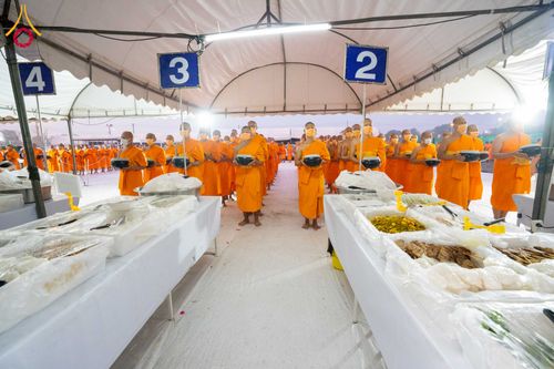 ภาพ No.299277:วันที่ 21 มกราคม พ.ศ. 2569 พิธีถวายภัตตาหารเป็นสังฆทาน แด่พระธรรมยาตรา ณ อนุสรณ์สถานบางปลา วัดบางปลา อำเภอบางเลน จังหวัดนครปฐม ในโครงการธรรมยาตรา กตัญญูบูชา มหาปูชนียาจารย์ พระมงคลเทพมุนี(สด จนฺทสโร) พระผู้ปราบมาร อนุสรณ์สถาน 7 แห่ง ปีที่ 14