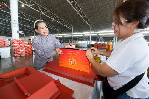 ภาพ No.320482:วันที่ 10 เมษายน พ.ศ.2569 การเตรียมกล่องไทยธรรม เพื่องานถวายมหาสังฆทาน 40,000 กว่าวัดทั่วประเทศ วันคุ้มครองโลก 22 เมษายน พ.ศ.2569 วัดพระธรรมกาย