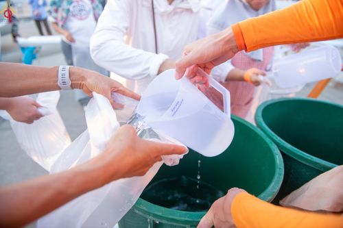 ภาพ No.321260:วันที่ 10-11 เมษายน พ.ศ.2569 การเตรียมกล่องไทยธรรม และการติดผ้ารับประเคน เพื่องานถวายมหาสังฆทาน 40,000 กว่าวัดทั่วประเทศ วันคุ้มครองโลก 22 เมษายน พ.ศ.2569 วัดพระธรรมกาย