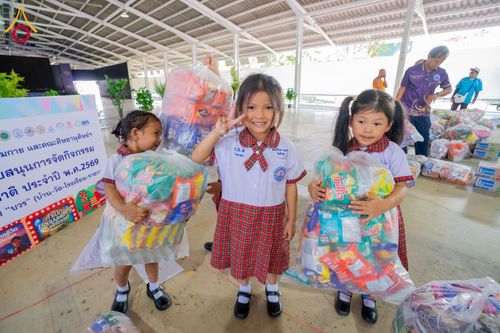 ภาพ No.291100:วันจันทร์ที่ 5 มกราคม พ.ศ. 2569  วัดพระธรรมกาย มูลนิธิธรรมกาย  จัดพิธีมอบของขวัญสนับสนุนการจัดกิจกรรมงานวันเด็กแห่งชาติ ประจำปี พ.ศ. 2569 ให้แก่องค์กรภาคีเครือข่ายกว่า 200 องค์กร ณ วัดพระธรรมกาย อ.คลองหลวง จ.ปทุมธานี