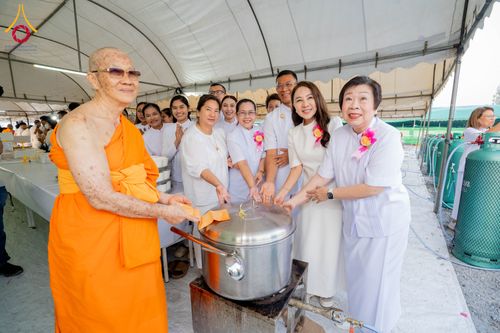 ภาพ No.297968:วันที่ 19 มกราคม พ.ศ. 2569 พิธีถวายภัตตาหารเป็นสังฆทาน แด่พระธรรมยาตรา ณ อนุสรณ์สถานบางปลา วัดบางปลา อำเภอบางเลน จังหวัดนครปฐม ในโครงการธรรมยาตรา กตัญญูบูชา มหาปูชนียาจารย์ พระมงคลเทพมุนี(สด จนฺทสโร) พระผู้ปราบมาร อนุสรณ์สถาน 7 แห่ง ปีที่ 14