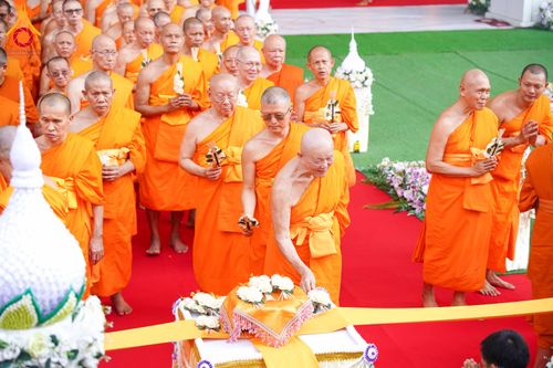 ภาพ No.316643:วันอาทิตย์ที่ 29 มีนาคม พ.ศ. 2569 พิธีทอดผ้าบังสุกุลและพิธีชำระร่าง โยมพ่อณรงค์ จินตมากุล  สิริอายุ 99 ปี 11 เดือน โยมบิดา พระครูปลัดรัตนวีรวัฒน์ (รังสฤษดิ์ อิทฺธิจินตโก) ที่ปรึกษาเจ้าคณะจังหวัดปทุมธานี เจ้าอาวาสวัดพระธรรมกาย  ณ ฌาปนสถานชั่วคราว ทางเข้า 