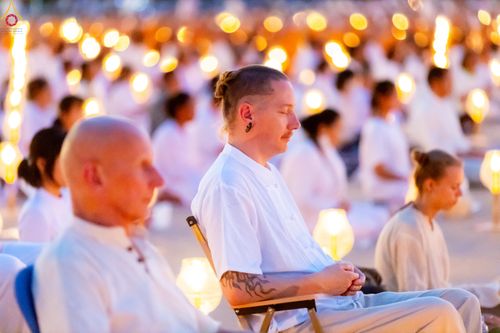 ภาพ No.307962:วันที่ 31 มกราคม พ.ศ. 2569 พิธีจุดประทีปธรรมถวายเป็นพุทธบูชา  และบูชาธรรมมหาปูชนียาจารย์ (ภาพชุดที่ 3) ณ วัดพระธรรมกาย ปทุมธานี ในโครงการธรรมยาตรา กตัญญูบูชา มหาปูชนียาจารย์ พระมงคลเทพมุนี(สด จนฺทสโร) พระผู้ปราบมาร อนุสรณ์สถาน 7 แห่ง ปีที่ 14