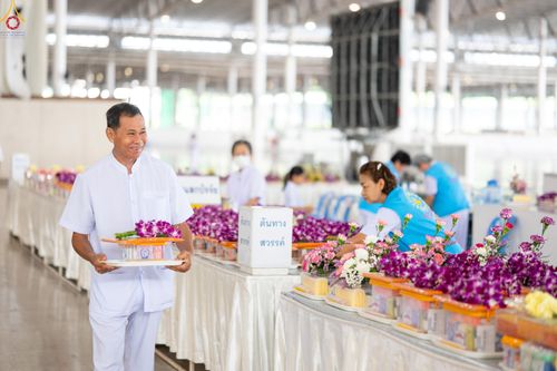 ภาพ No.318264:วันอาทิตย์ต้นเดือนที่ 5 เมษายน พ.ศ.2569 พิธีตักบาตร ณ บ้านแก้วเรือนทองคุณยายอาจารย์ฯ วัดพระธรรมกาย