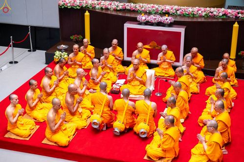 ภาพ No.350915:วันที่ 19 กันยายน พ.ศ.2569 พิธีบรรพชาอุปสมบท โครงการอุปสมบทหมู่บูชาธรรม ครบรอบ 109 ปี วันครูผู้ค้นพบวิชชาธรรมกาย ณ โบสถ์พระไตรปิฏก วัดพระธรรมกาย