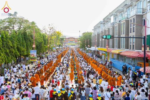 ภาพ No.313969:วันอาทิตย์ที่ 14 มีนาคม พ.ศ. 2569 ทำบุญเมืองหาดใหญ่ตักบาตรพระ 1,109 รูป เติมบุญใหญ่ หลังวิกฤตมหาอุทกภัย ณ ซุ้มประตูไชน่าทาวน์ ถนนศุภสารรังสรรค์ อ.หาดใหญ่ จ.สงขลา