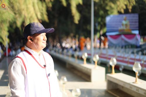 ภาพ No.301404:ภาพเบื้องหลังอาสาสมัครรวมใจ ชุดที่ 4 ในโครงการธรรมยาตรา กตัญญูบูชา มหาปูชนียาจารย์ พระมงคลเทพมุนี(สด จนฺทสโร) พระผู้ปราบมาร อนุสรณ์สถาน 7 แห่ง ปีที่ 14