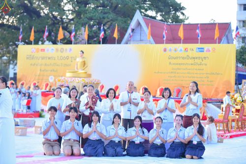ภาพ No.280187:วันอังคารที่ ๓๐ ธันวาคม พ.ศ. ๒๕๖๘ พิธีตักบาตรพระ ๑,๐๖๙ รูป จังหวัดกาฬสินธุ์   ณ บริเวณสนามหน้าศาลากลาง จังหวัดกาฬสินธุ์ (หลังเก่า)