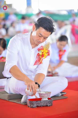 ภาพ No.320762:วันที่ 11 เมษายน พ.ศ.2569 พิธีตักบาตรฉลองสามเณรใหม่ โครงการบรรพชาสามเณรกล้าตะวัน ณ มหารัตนวิหาคด คอร์ 25 ชั้น 2 วัดพระธรรมกาย