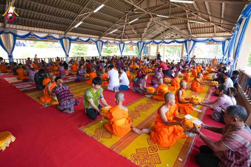 ภาพ No.317706:วันพฤหัสบดีที่ ๒ เมษายน พ.ศ.๒๕๖๙ พิธีบรรพชาสามเณรภาคฤดูร้อน น้อมบูชาธรรมอายุวัฒนมงคล ๘๒ ปี หลวงพ่อธัมมชโย และ ถวายเป็นพระราชกุศลแด่ สมเด็จพระกนิษฐาธิราชเจ้ากรมสมเด็จพระเทพรัตน์ราชสุดาฯ สยามบรมราชกุมารี รุ่นที่ ๑๓ ณ วัดทุ่งเจริญธรรม อำเภออมก๋อย จังหวัดเชี