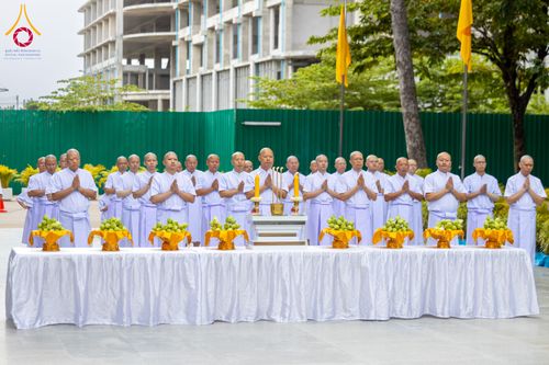 ภาพ No.286497:วันเสาร์ที่ 12 กรกฏาคม พ.ศ.2568 พิธีบรรพชาอุปสมบท  โครงการบรรพชาอุปสมบทหมู่ ธรรมทายาทนานาชาติ(ภาคภาษาจีน), โครงการบรรพชาสามเณร โรงเรียนนานาชาติ รุ่นที 14