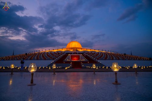 ภาพ No.81787:พิธีจุดวิสาขประทีปและเวียนประทักษิณ เนื่องในวันวิสาขบูชา วันเสาร์ที่ 3 มิถุนายน 2566 ณ ลานธรรมพระมหาธรรมกายเจดีย์ วัดพระธรรมกาย จ.ปทุมธานี