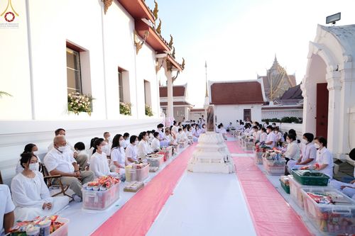 ภาพ No.73564:พิธีตักบาตรพระธรรมยาตราฯ ในโครงการธรรมยาตรากตัญญูบูชา มหาปูชนียาจารย์ พระมงคลเทพมุนี(สด จนฺทสโร) พระผู้ปราบมาร ปีที่ 11 ณ อนุสรณ์สถานลำดับที่ 4 สถานที่เกิดด้วยกายธรรม วัดโบสถ์ (บน) บางคูเวียง อ.บางกรวย จ.นนทบุรี วันที่ 22 มกราคม พ.ศ. 2566