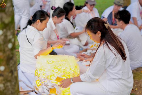 ภาพ No.330078:วันที่ 27-29 พฤษภาคม พ.ศ.2569 MBMI Tangerang (Majelis Agama Buddha Mahanikaya) ได้มีการเตรียมงานเพื่อจัดงานวิสาขบูชานานาชาติ  ชึ่งในงานจะมีการจุดประทีปโคมลาน โคมลอย กว่า 20,000 ดวง  เพื่อน้อมถวายเป็นพุทธบูชา และเพื่อเป็นการกระชับสัมพันธมิตรภาพ