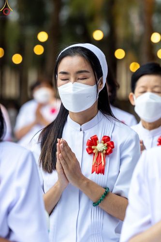 ภาพ No.69693:พิธีตักบาตรพระธรรมยาตราฯ ในโครงการธรรมยาตรากตัญญูบูชา มหาปูชนียาจารย์ พระมงคลเทพมุนี(สด จนฺทสโร) พระผู้ปราบมาร ปีที่ 11 ณ อนุสรณ์สถานลำดับที่ 1 สถานที่เกิดด้วยรูปกายเนื้อ อนุสรณ์สถานมหาวิหารพระมงคลเทพมุนี อ.สองพี่น้อง จ.สุพรรณบุรี