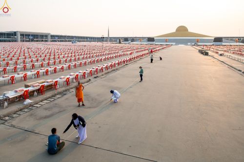 ภาพ No.323105:วันที่ 19 เมษายน พ.ศ.2569 การเรียงกล่องไทยธรรม , เตรียมงานจราจร เพื่องานถวายมหาสังฆทาน 40,000 กว่าวัดทั่วประเทศ วันคุ้มครองโลก 22 เมษายน พ.ศ.2569 วัดพระธรรมกาย
