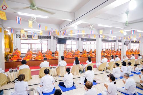 ภาพ No.71682:พระธรรมยาตรา ปฏิบัติศาสนกิจ ทำนุบำรุงศาสนสถาน, สวดธรรมจักร ,ปฏิบัติธรรม ร่วมกับชุมชน,นักเรียนเด็กดีวีสตาร์ และร่วมพิธีทอดผ้าป่าบำรุงศาสนสถาน ในโครงการธรรมยาตรากตัญญูบูชา มหาปูชนียาจารย์ พระมงคลเทพมุนี(สด จนฺทสโร) พระผู้ปราบมาร อนุสรณ์สถาน 7 แห่ง ปีที่ 11