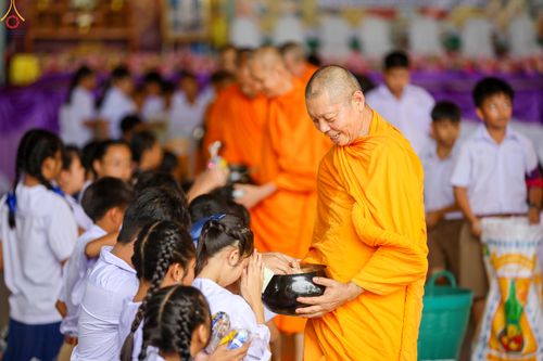 ภาพ No.333676:วันพฤหัสบดี ที่ 11 มิถุนายน พ.ศ.2569 โครงการตักบาตรปลื้มใจ" เนื่องในวันไหว้ครู  ณ โรงเรียนธนสิทธิ์อนุสรณ์ อ.บางพลี จ.สมุทรปราการ