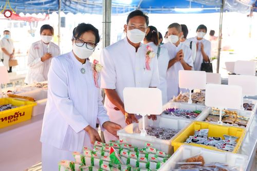 ภาพ No.74012:พิธีถวายภัตตาหารเป็นสังฆทาน แด่คณะพระธรรมยาตราฯ ในโครงการธรรมยาตรากตัญญูบูชา มหาปูชนียาจารย์ พระมงคลเทพมุนี(สด จนฺทสโร) พระผู้ปราบมาร อนุสรณ์สถาน 7 แห่ง ปีที่ 11 วันที่ 24 มกราคม พ.ศ. 2566