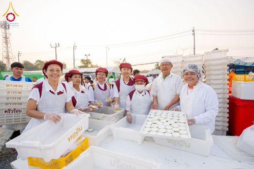 ภาพ No.295490:วันที่ 16 มกราคม พ.ศ. 2569 พิธีถวายภัตตาหารเป็นสังฆทาน แด่พระธรรมยาตรา ณ วัดโบสถ์บน ต.บางคูเวียง จ.นนทบุรี อนุสรณ์สถานลำดับที่ 4 สถานที่เกิดด้วยกายธรรม ในโครงการธรรมยาตรา กตัญญูบูชา มหาปูชนียาจารย์ พระมงคลเทพมุนี(สด จนฺทสโร) พระผู้ปราบมาร อนุสรณ์สถาน 7 แ