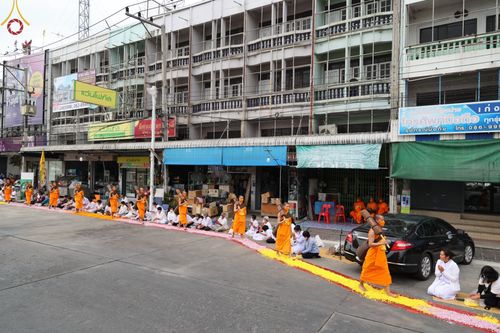 ภาพ No.68912:พิธีต้อนรับพระธรรมยาตรา ในโครงการธรรมยาตรากตัญญูบูชา มหาปูชนียาจารย์ พระมงคลเทพมุนี(สด จนฺทสโร) พระผู้ปราบมาร อนุสรณ์สถาน 7 แห่ง ปีที่ 11 วันที่ 3 มกราคม พ.ศ. 2566 ณ อนุสรณ์สถานมหาวิหารพระมงคลเทพมุนี จ.สุพรรณบุรี