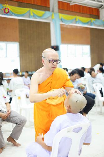 ภาพ No.317449:วันอาทิตย์ ที่ 29 มีนาคม พ.ศ.2569  พิธีปลงผม , พิธีขอขมามอบบาตรและผ้าไตร , พิธีบรรพชา ณ ศูนย์ปฏิบัติธรรมสมุทรปราการ จำนวน 42 รูป