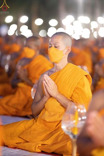 ภาพ No.69345:พิธีจุดประทีปถวายเป็นพุทธบูชา และบูชาธรรมมหาปูชนียาจารย์ ในโครงการธรรมยาตรากตัญญูบูชา มหาปูชนียาจารย์ พระมงคลเทพมุนี(สด จนฺทสโร) พระผู้ปราบมาร ปีที่ 11 ณ อนุสรณ์สถานมหาวิหารพระมงคลเทพมุนี อ.สองพี่น้อง จ.สุพรรณบุรี