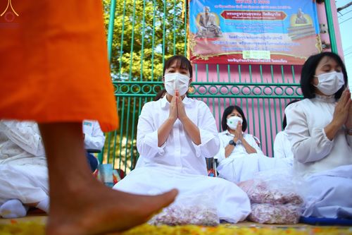 ภาพ No.72271:พิธีต้อนรับพระธรรมยาตรา ในโครงการธรรมยาตรากตัญญูบูชา มหาปูชนียาจารย์ พระมงคลเทพมุนี(สด จนฺทสโร) พระผู้ปราบมาร อนุสรณ์สถาน 7 แห่ง ปีที่ 11 วันที่ 18 มกราคม พ.ศ. 2566 ณ อนุสรณ์สถานลำดับที่ 4 สถานที่เกิดด้วยกายธรรม วัดโบสถ์ (บน) บางคูเวียง อ.บางกรวย จ.นนทบุ