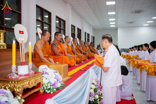 ภาพ No.316119:วันศุกร์ที่ 27 มีนาคม พ.ศ. 2569 พิธีบำเพ็ญกุศล คุณพ่อณรงค์ จินตมากุล  สิริอายุ 99 ปี 11 เดือน โยมบิดา พระครูปลัดรัตนวีรวัฒน์ (รังสฤษดิ์ อิทฺธิจินตโก) ที่ปรึกษาเจ้าคณะจังหวัดปทุมธานี เจ้าอาวาสวัดพระธรรมกาย  ณ ห้องปลูกศรัทธา 2 วัดพระธรรมกาย ปทุมธานี