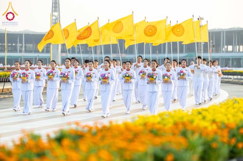 ภาพ No.320823:วันเสาร์ที่ 11 เมษายน พ.ศ.2569 พิธีเวียนประทักษิณ พิธีวันทาเจดีย์ โครงการอุปสมบทหมู่ บูชาธรรมหลวงพ่อธัมมชโย พ.ศ.2569 โครงการอุปสมบทหมู่ธรรมทายาท ระดับอุดมศึกษา รุ่น 53 (ภาคฤดูร้อน) ณ วัดพระธรรมกาย ปทุมธานี