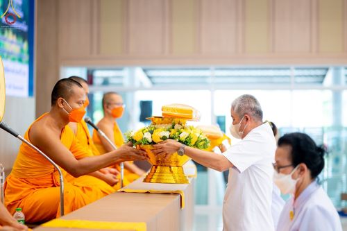 ภาพ No.65595:พิธีปลงผม และพิธีขอขมามอบผ้าไตร นาคธรรมทายาท ในโครงการอุปสมบทบูชาธรรม มหาปูชนียาจารย์ประจำปี 2565 ณ ศูนย์ปฏิบัติธรรมภาคใต้ บางกล่ำ จ.สงขลา วันที่ 19 พฤศจิกายน พ.ศ. 2565
