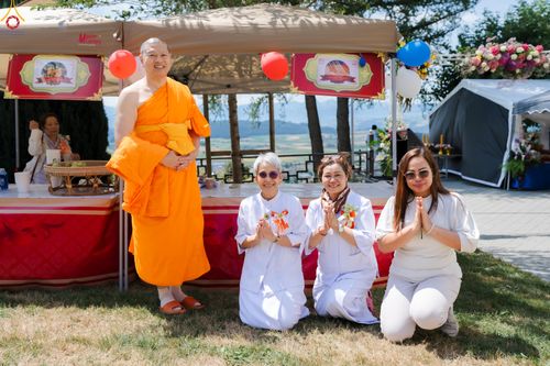 ภาพ No.286153:วันที่ 13 กรกฎาคม พ.ศ. 2568  พิธีทอดผ้าป่าฉลอง 13 ปี  วัดพระธรรมกายสวิตเซอร์แลนด์