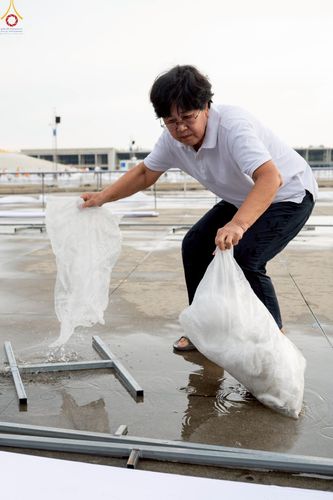 ภาพ No.225300:วันที่ 20 - 27 เมษายน พ.ศ. 2568 "ภาพแห่งความปลื้มที่ไม่มีวันจบ" คณะสงฆ์สามเณร เจ้าหน้าที่ และสาธุชน ร่วมแรงร่วมใจกันเตรียมงานและเก็บงาน เพื่อวันคุ้มครองโลก พิธีถวายมหาสังฆทานคณะสงฆ์ 40,000 กว่าวัดทั่วประเทศ