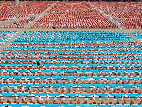 ภาพ No.221805:วันอังคารที่ 22 เมษายน พ.ศ. 2568 ภาพพิธีถวายมหาสังฆทานคณะสงฆ์ 40,000 กว่าวัดทั่วประเทศ เนื่องในวันคุ้มครองโลก ชุดที่ 2 (ปลื้มให้สมการรอคอย) ณ ลานธรรมพระมหาธรรมกายเจดีย์ วัดพระธรรมกาย