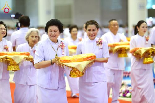 ภาพ No.215634:วันอาทิตย์ต้นเดือนที่ 6 เมษายน พ.ศ. 2568 ขบวนอัญเชิญผ้าป่าสมทบ มหาสังฆทาน 40,000 กว่าวัดทั่วประเทศ ณ สภาธรรมกายสากล วัดพระธรรมกาย