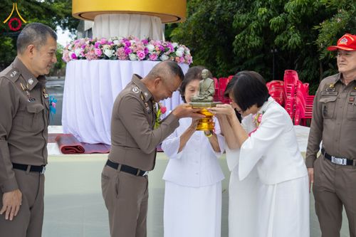 ภาพ No.351529:วันที่ 22 กันยายน พ.ศ. 2569  พิธีตักบาตรสามเณรธรรมทายาท โครงการบรรพชาพัฒนาคุณธรรม จริยธรรม  สำหรับนักเรียนนายสิบตำรวจ (นสต.) รุ่นที่ 16 ศูนย์ฝึกอบรมตำรวจภูธรภาค 1  ณ วัดพระพุทธบาทราชวรมหาวิหาร