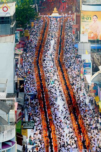 ภาพ No.343196:วันอาทิตย์ที่ 16 สิงหาคม พ.ศ.2569 พิธีตักบาตรพระ 10,000 รูป นานาชาติ ปีที่ 23 คณะสงฆ์ 4 ประเทศ 14 จังหวัดภาคใต้ น้อมถวายเป็นพุทธบูชา ทำบุญเพื่อแม่- พ่อ ณ ถนนนิพัทธ์อุทิศ 3 อ.หาดใหญ่ จ.สงขลา