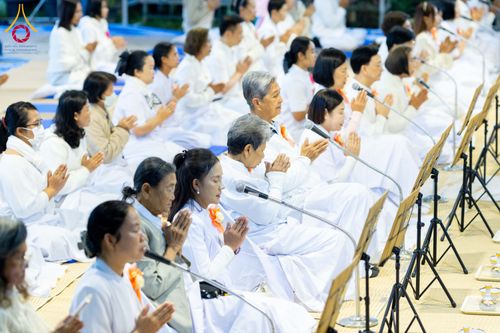 ภาพ No.292575:วันที่ 12 มกราคม พ.ศ. 2569 พิธีถวายภัตตาหารเป็นสังฆทาน แด่พระธรรมยาตรา ณ อนุสรณ์สถานมหาวิหารพระมงคลเทพมุนี (โลตัสแลนด์) อ.สองพี่น้อง จ.สุพรรณบุรี ในโครงการธรรมยาตรา กตัญญูบูชา มหาปูชนียาจารย์ พระมงคลเทพมุนี(สด จนฺทสโร) พระผู้ปราบมาร อนุสรณ์สถาน 7 แห่ง ปี