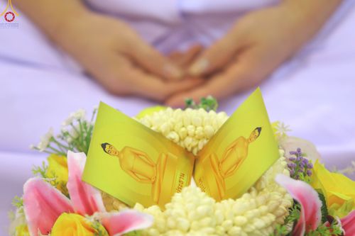 ภาพ No.83626:พิธีวางแผ่นจารึกชื่อและพิธีวางพวงมาลัยสักการะพระประธาน วันอาทิตย์ที่ 16 กรกฎาคม พ.ศ. 2566 ณ รัตนบัลลังก์ สภาธรรมกายสากล วัดพระธรรมกาย