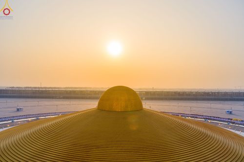 ภาพ No.79712:พิธีเวียนประทักษิณ ณ พระมหาธรรมกายเจดีย์ และพิธีวันทาเจดีย์ ในโครงการบรรพชาสามเณรฟื้นฟูพระพุทธศาสนาทั่วไทย วันเสาร์ที่ 8 เมษายน พ.ศ.2566