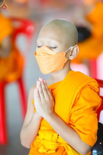 ภาพ No.82940:พิธีตักบาตร ณ บ้านแก้วเรือนทองคุณยายอาจารย์ฯ พิธีบูชาข้าวพระ ณ สภาธรรมกายสากล วัดพระธรรมกาย ในวันอาทิตย์ต้นเดือนที่ 2 ก.ค. พ.ศ.2566