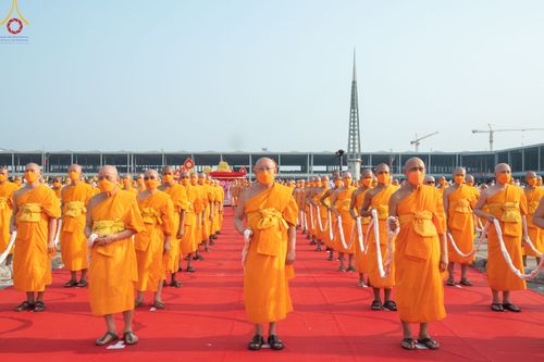 ภาพ No.79084:พิธีอัญเชิญองค์พระบรมพุทธเจ้า 24 องค์ เวียนประทักษิณรอบพระมหาธรรมกายเจดีย์ ณ วัดพระธรรมกาย  วันที่ 2 เมษายน พ.ศ. 2566