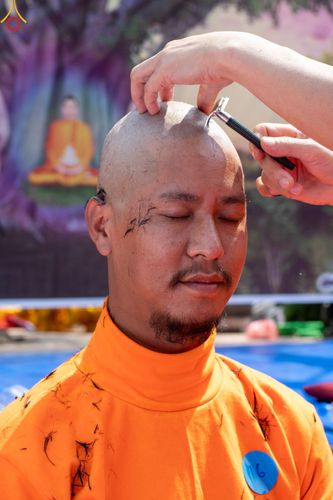 ภาพ No.77594:พิธีตัดปอยผมและปลงผมนาคธรรมทายาท ในโครงการบรรพชาสามเณรหมู่ ประเทศเนปาล วันที่ 11 มีนาคม พ.ศ.2566
