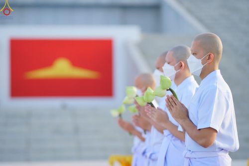 ภาพ No.82645:พิธีเวียนประทักษิณ, พิธีวันทาเจดีย์ ณ มหาธรรมกายเจดีย์  พิธีบรรพชาหมู่พระพี่เลี้ยงเข้าพรรษา, ธรรมทายาทอุดมศึกษา รุ่นที่ 50(ภาคฤดูฝน) และธรรมทายาทพุทธศาสตร์สากล รุ่นที่ 7 (ภาคฤดูฝน) วันเสาร์ที่ 17 มิถุนายน พ.ศ. 2566 ณ  โบสถ์พระไตรปิฎก วัดพระธรรมกาย จ.ปทุม