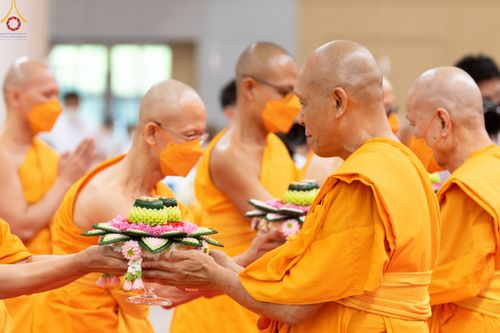 ภาพ No.84719:พิธีบรรจุพระบรมสารีริกธาตุภายในเกตุดอกบัวตูม องค์พระประธาน ณ ห้องแก้วสารพัดนึก 2 วัดพระธรรมกาย ในวันอาสาฬหบูชา อังคารที่ 1 สิงหาคม พ.ศ.2566